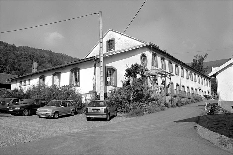 Atelier de fabrication (salle de tissage) vu de trois quarts. © Yves Sancey / Région Bourgogne-Franche-Comté, Inventaire du patrimoine - 1999