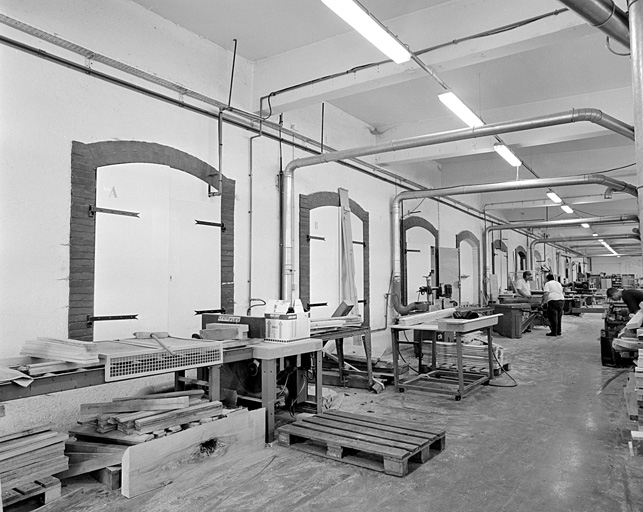 Intérieur de la menuiserie (située dans l'extension des années 1960). © Yves Sancey / Région Bourgogne-Franche-Comté, Inventaire du patrimoine - 1999