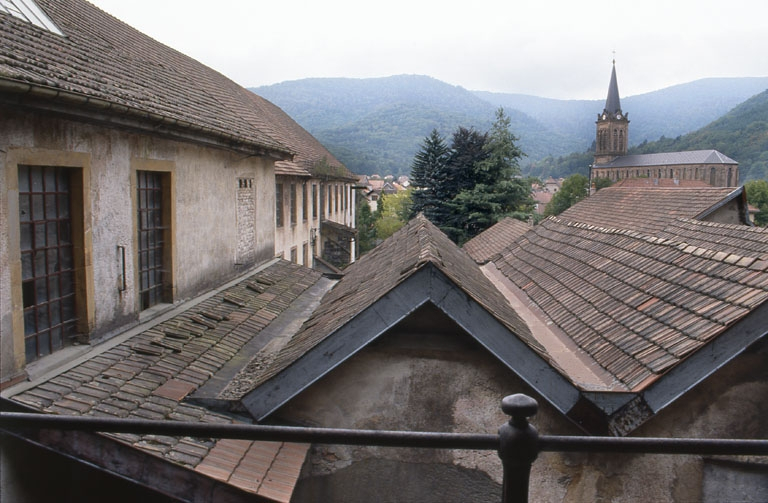 Toitures depuis l'est. © Yves Sancey / Région Bourgogne-Franche-Comté, Inventaire du patrimoine - 1999