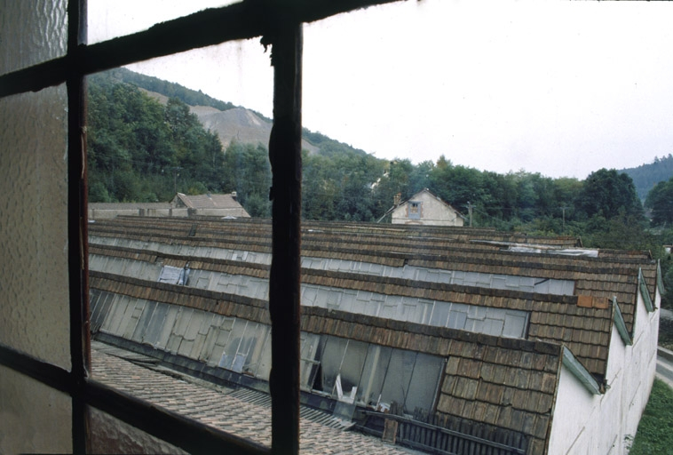 Sheds des salles de tissage depuis le bâtiment à étages. © Yves Sancey / Région Bourgogne-Franche-Comté, Inventaire du patrimoine - 1999