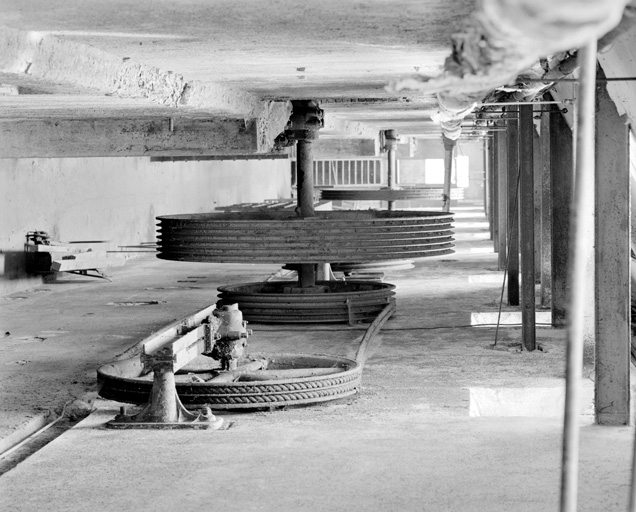 Poulies de transmission dans le couloir des câbles. © Yves Sancey / Région Bourgogne-Franche-Comté, Inventaire du patrimoine - 1999