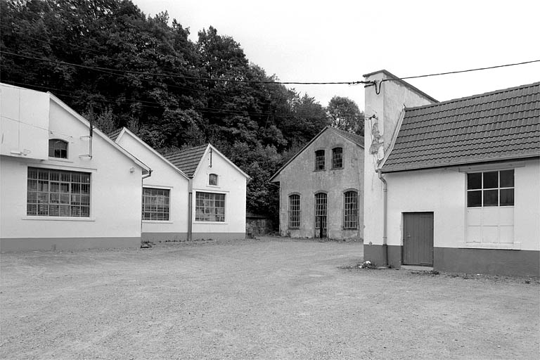 Atelier de réparation et façade de la salle des machines. © Yves Sancey / Région Bourgogne-Franche-Comté, Inventaire du patrimoine - 1999