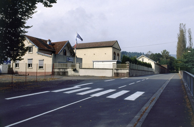 Vue d'ensemble depuis la rue des Prés-Heyd. © Yves Sancey / Région Bourgogne-Franche-Comté, Inventaire du patrimoine - 1999