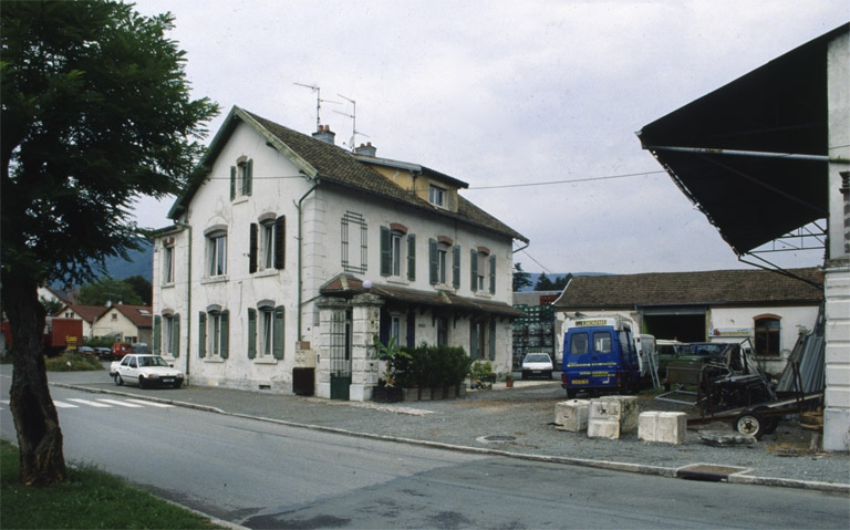 Vue d'ensemble de l'entrée. © Yves Sancey / Région Bourgogne-Franche-Comté, Inventaire du patrimoine - 1999