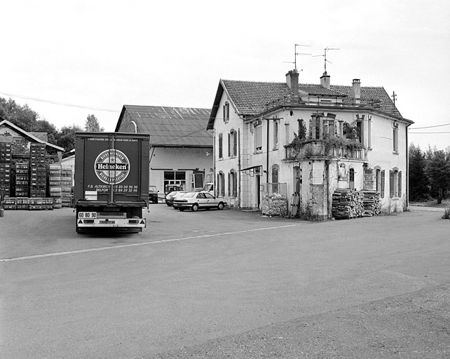 Conciergerie et bureaux depuis l'ouest. © Yves Sancey / Région Bourgogne-Franche-Comté, Inventaire du patrimoine - 1999