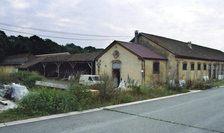 Atelier de filature (à gauche) et magasin industriel (à droite). © Yves Sancey / Région Bourgogne-Franche-Comté, Inventaire du patrimoine - 1999
