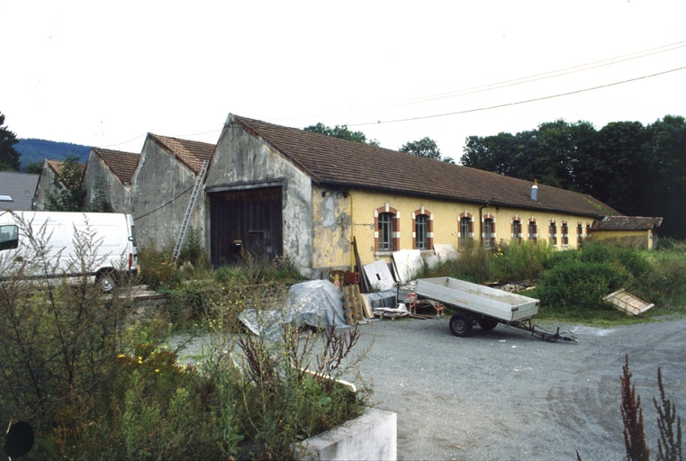 Atelier de fabrication (tissage) depuis le sud-ouest. © Yves Sancey / Région Bourgogne-Franche-Comté, Inventaire du patrimoine - 1999