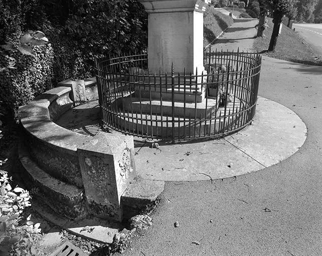 Côté gauche du banc. © Yves Sancey / Région Bourgogne-Franche-Comté, Inventaire du patrimoine - 2000