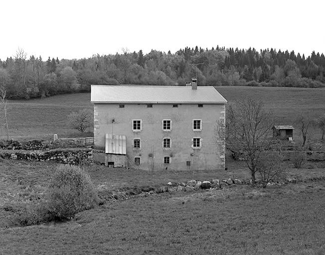 Façade postérieure. © Jérôme Mongreville / Région Bourgogne-Franche-Comté, Inventaire du patrimoine - 2000 Façade postérieure. © Jérôme Mongreville / Région Bourgogne-Franche-Comté, Inventaire du patrimoine - 2000