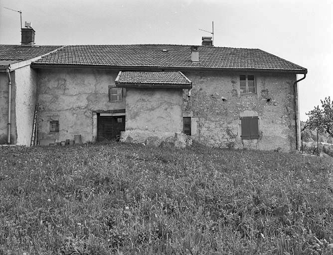 Façade postérieure. © Jérôme Mongreville / Région Bourgogne-Franche-Comté, Inventaire du patrimoine - 2000 Façade postérieure. © Jérôme Mongreville / Région Bourgogne-Franche-Comté, Inventaire du patrimoine - 2000
