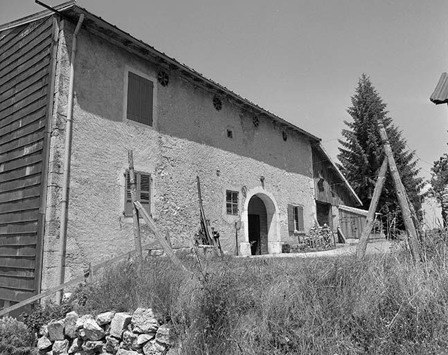 Façade postérieure. © Jérôme Mongreville / Région Bourgogne-Franche-Comté, Inventaire du patrimoine - 2000 Façade postérieure. © Jérôme Mongreville / Région Bourgogne-Franche-Comté, Inventaire du patrimoine - 2000