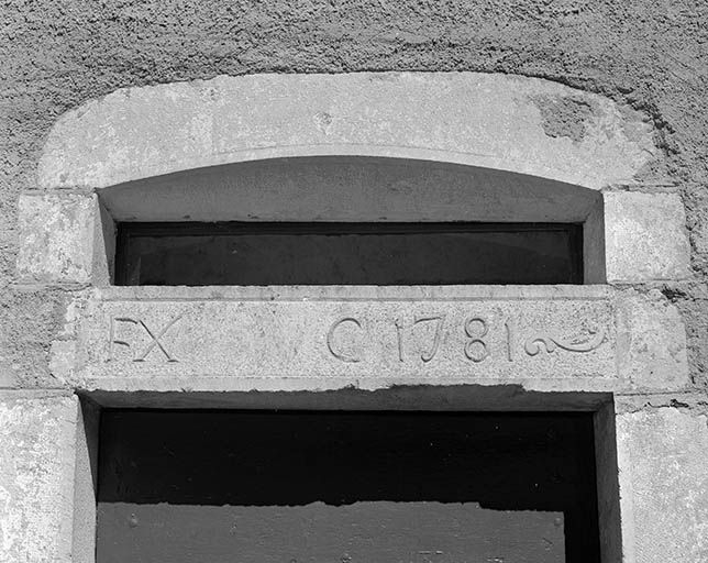 Date et initiales portées sur la façade postérieure. © Jérôme Mongreville / Région Bourgogne-Franche-Comté, Inventaire du patrimoine - 2000