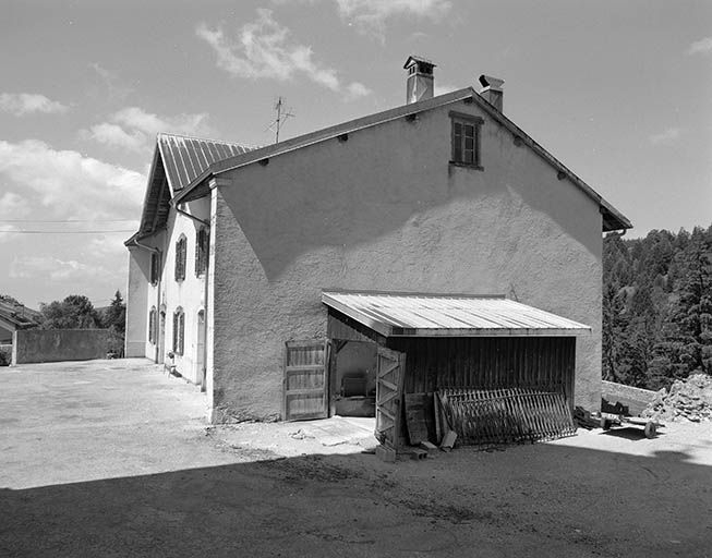 Façade antérieure et face droite. © Jérôme Mongreville / Région Bourgogne-Franche-Comté, Inventaire du patrimoine - 2000