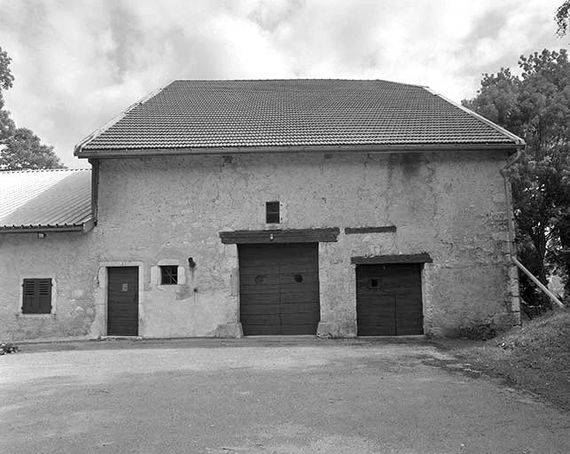 Façade postérieure de la ferme de gauche. © Jérôme Mongreville / Région Bourgogne-Franche-Comté, Inventaire du patrimoine - 2000