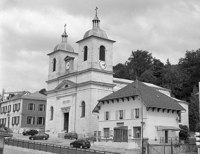 Façade antérieure vue de trois quarts droit. © Jérôme Mongreville / Région Bourgogne-Franche-Comté, Inventaire du patrimoine - 2000