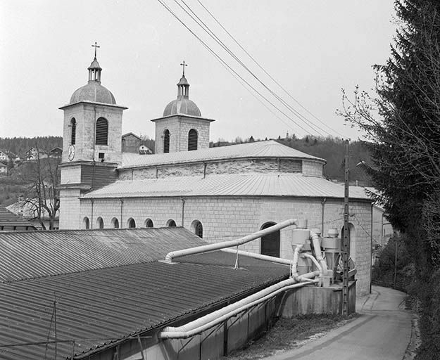 L'abside et la face droite. © Jérôme Mongreville / Région Bourgogne-Franche-Comté, Inventaire du patrimoine - 2000 L'abside et la face droite. © Jérôme Mongreville / Région Bourgogne-Franche-Comté, Inventaire du patrimoine - 2000