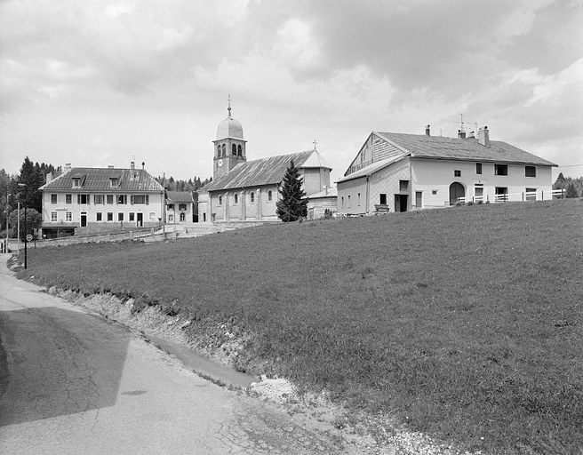 Vue du centre du village. © Jérôme Mongreville / Région Bourgogne-Franche-Comté, Inventaire du patrimoine - 2000