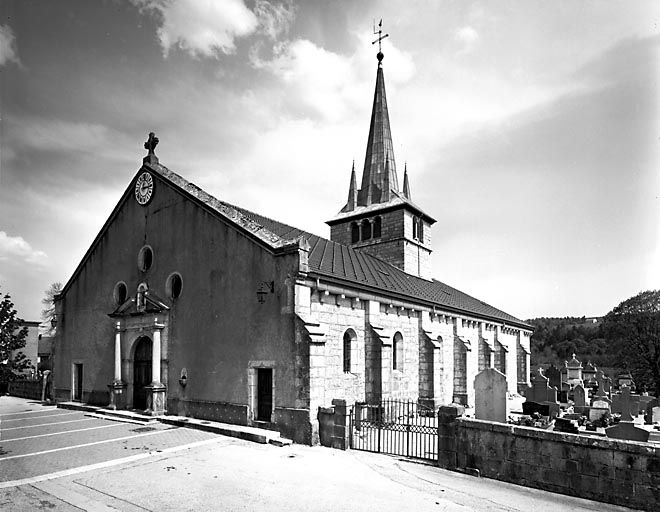 Façade antérieure et face droite. © Jérôme Mongreville / Région Bourgogne-Franche-Comté, Inventaire du patrimoine - 2000 Façade antérieure et face droite. © Jérôme Mongreville / Région Bourgogne-Franche-Comté, Inventaire du patrimoine - 2000