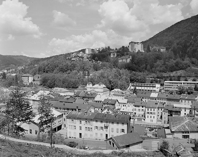 Vue d'ensemble du quartier de l'église, depuis le sud-ouest. © Jérôme Mongreville / Région Bourgogne-Franche-Comté, Inventaire du patrimoine - 2000