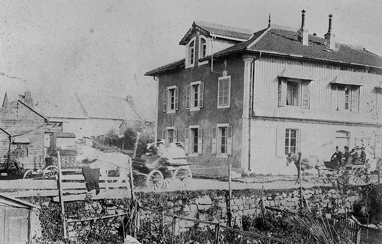 Vue de la mairie-école avant 1914. © Jérôme  Mongreville (reproduction) / Région Bourgogne-Franche-Comté, Inventaire du patrimoine - 2000