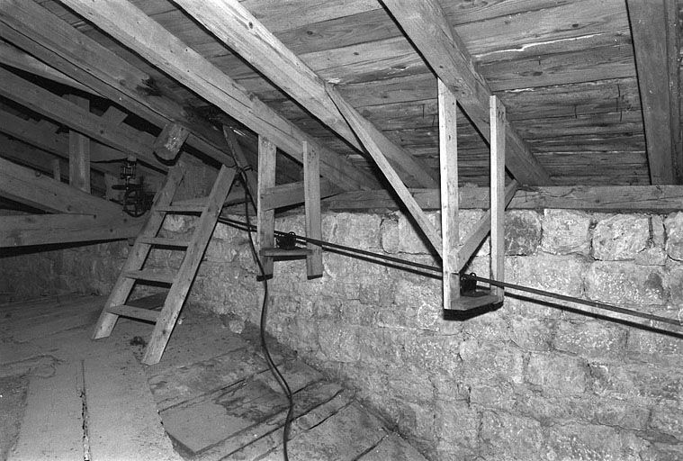 Tige de transmission du mouvement aux aiguilles du cadran extérieur sud. © Jérôme Mongreville / Région Bourgogne-Franche-Comté, Inventaire du patrimoine - 2000