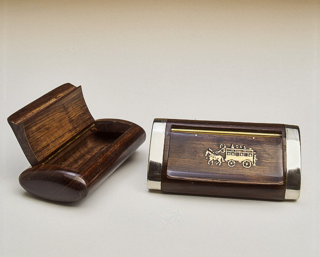 Tabatières ornées d'une diligence. © Jérôme Mongreville / Région Bourgogne-Franche-Comté, Inventaire du patrimoine - 2000