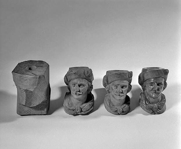 Tête de pipe sculptée à l'effigie de d'Artagnan à divers stades d'achèvement. © Jérôme Mongreville / Région Bourgogne-Franche-Comté, Inventaire du patrimoine - 2000