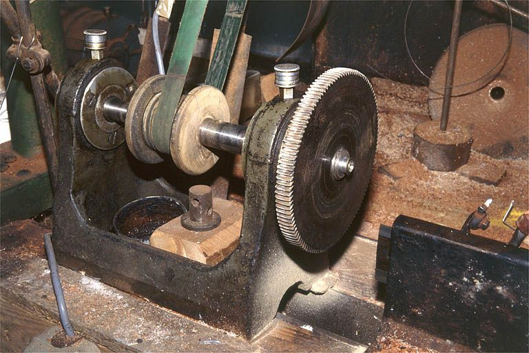 Vue d'ensemble de la machine équipée d'une fraise, de trois quarts. © Jérôme Mongreville / Région Bourgogne-Franche-Comté, Inventaire du patrimoine - 2000