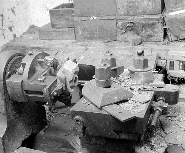 Mandrin gueule de loup et chariot porte-outils, vus de trois quarts. © Jérôme Mongreville / Région Bourgogne-Franche-Comté, Inventaire du patrimoine - 2000