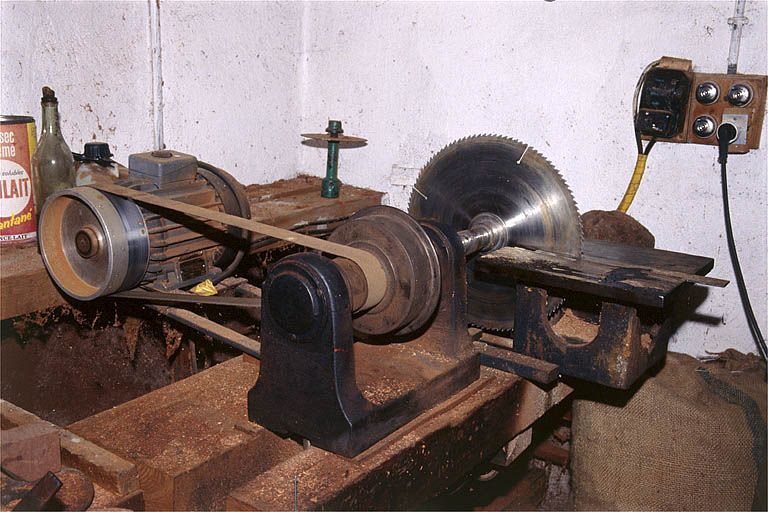 Vue d'ensemble de la scie de droite, servant au franchissage (mise à longueur). © Jérôme Mongreville / Région Bourgogne-Franche-Comté, Inventaire du patrimoine - 2000