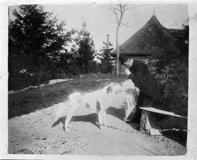 Le fruitier et son toit en chaume. © Yves  Sancey (reproduction) / Région Bourgogne-Franche-Comté, Inventaire du patrimoine - 2000