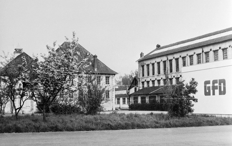 L'usine du Château en 1983 depuis l'ouest. © Jérôme  Mongreville (reproduction) / Région Bourgogne-Franche-Comté, Inventaire du patrimoine - 2000