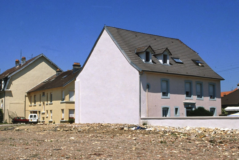 Vue d'ensemble des bâtiments subsistants depuis le sud. © Yves Sancey / Région Bourgogne-Franche-Comté, Inventaire du patrimoine - 2000