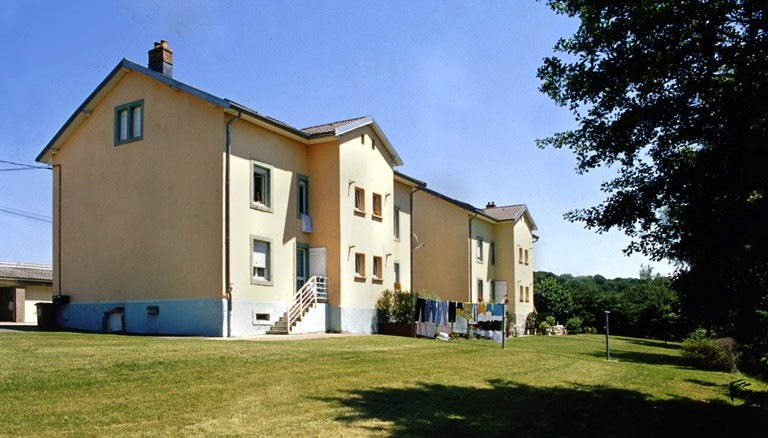 Façades postérieures des logements ouvriers rue de la Libération. © Yves Sancey / Région Bourgogne-Franche-Comté, Inventaire du patrimoine - 2000