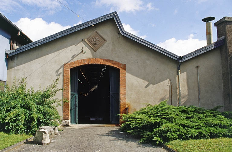 Détail d'un pignon d'un atelier de fabrication en rez-de-chaussée. © Yves Sancey / Région Bourgogne-Franche-Comté, Inventaire du patrimoine - 2000