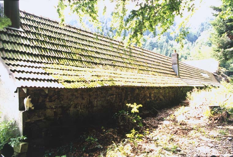 Versant nord (brisé) d'un shed. © Yves Sancey / Région Bourgogne-Franche-Comté, Inventaire du patrimoine - 2000