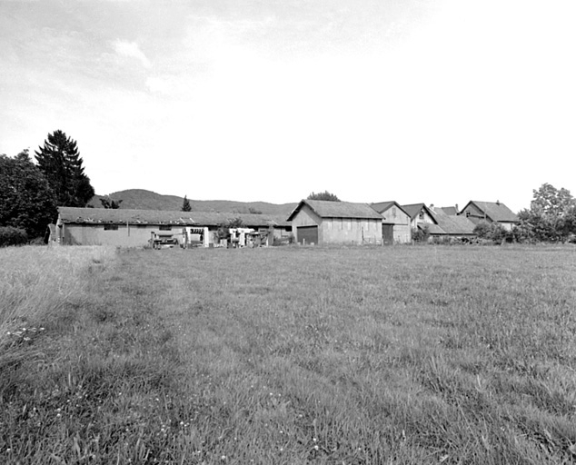 Vue d'ensemble depuis le l'ouest. © Yves Sancey / Région Bourgogne-Franche-Comté, Inventaire du patrimoine - 2000
