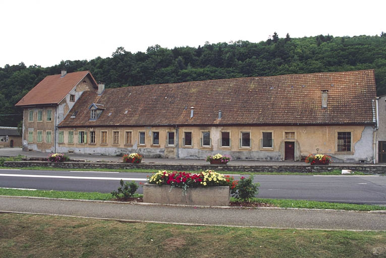 Vue d'ensemble du tissage depuis l'est. © Yves Sancey / Région Bourgogne-Franche-Comté, Inventaire du patrimoine - 2000