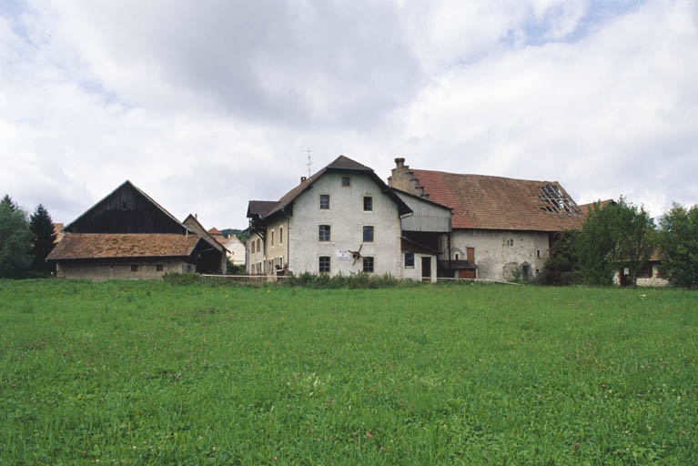 Vue d'ensemble depuis l'est. © Yves Sancey / Région Bourgogne-Franche-Comté, Inventaire du patrimoine - 2000