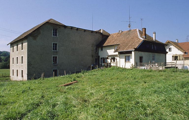 Vue d'ensemble depuis le sud-est. © Yves Sancey / Région Bourgogne-Franche-Comté, Inventaire du patrimoine - 2000