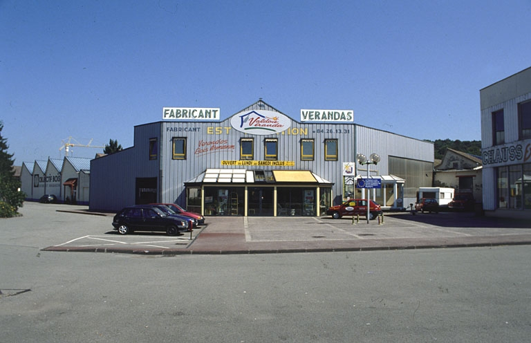 Vue depuis le sud-ouest. Rhabillage des anciennes façades. © Yves Sancey / Région Bourgogne-Franche-Comté, Inventaire du patrimoine - 2000