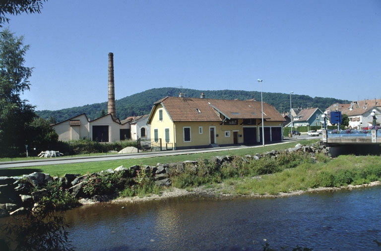 Vue d'ensemble depuis l'est. © Yves Sancey / Région Bourgogne-Franche-Comté, Inventaire du patrimoine - 2000