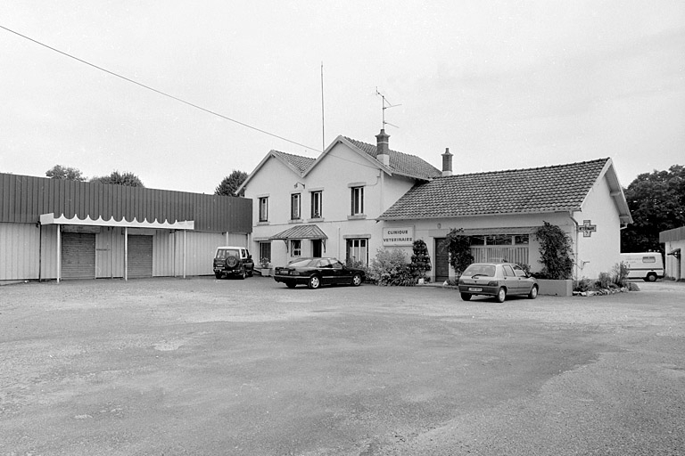 Façade des bureaux (?). © Yves Sancey / Région Bourgogne-Franche-Comté, Inventaire du patrimoine - 2000