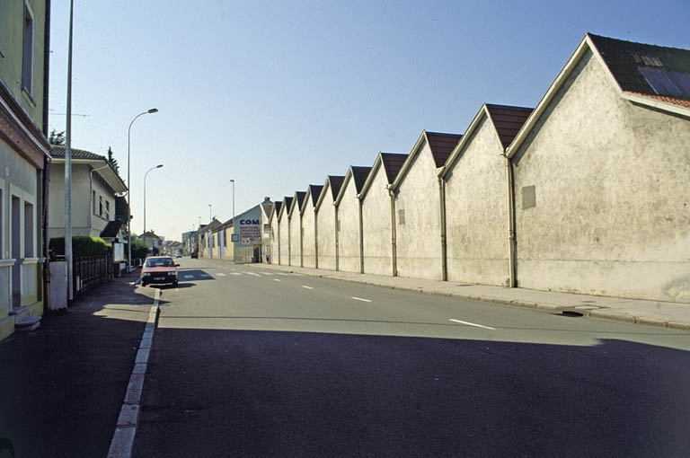 Pignons des ateliers du tissage sur l'avenue Jean Jaurès. © Yves Sancey / Région Bourgogne-Franche-Comté, Inventaire du patrimoine - 2000