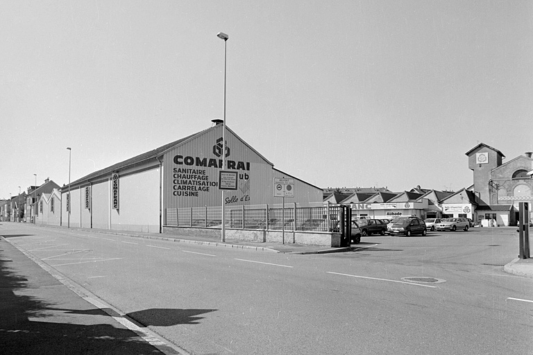 Vue de l'entrée depuis l'avenue Jean Jaurès. © Yves Sancey / Région Bourgogne-Franche-Comté, Inventaire du patrimoine - 2000