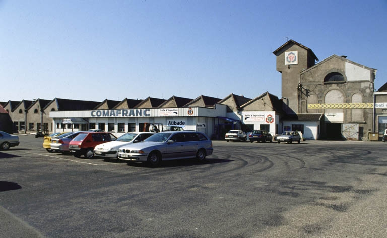Vue des ateliers de la filature depuis l'entrée. © Yves Sancey / Région Bourgogne-Franche-Comté, Inventaire du patrimoine - 2000