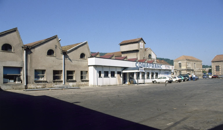 Vue des ateliers de la filature depuis le sud de la cour. © Yves Sancey / Région Bourgogne-Franche-Comté, Inventaire du patrimoine - 2000