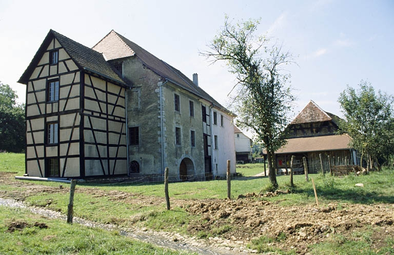 Vue d'ensemble depuis le nord-est. © Yves Sancey / Région Bourgogne-Franche-Comté, Inventaire du patrimoine - 2000