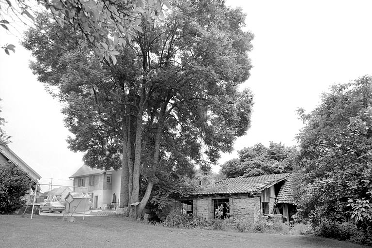 Logement patronal et salle des machines depuis l'ouest. © Yves Sancey / Région Bourgogne-Franche-Comté, Inventaire du patrimoine - 2000