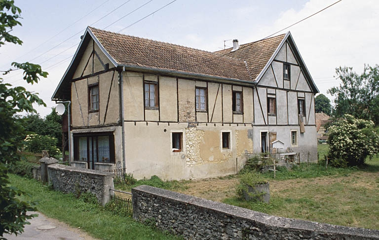 Façade postérieure du logement. © Yves Sancey / Région Bourgogne-Franche-Comté, Inventaire du patrimoine - 2000